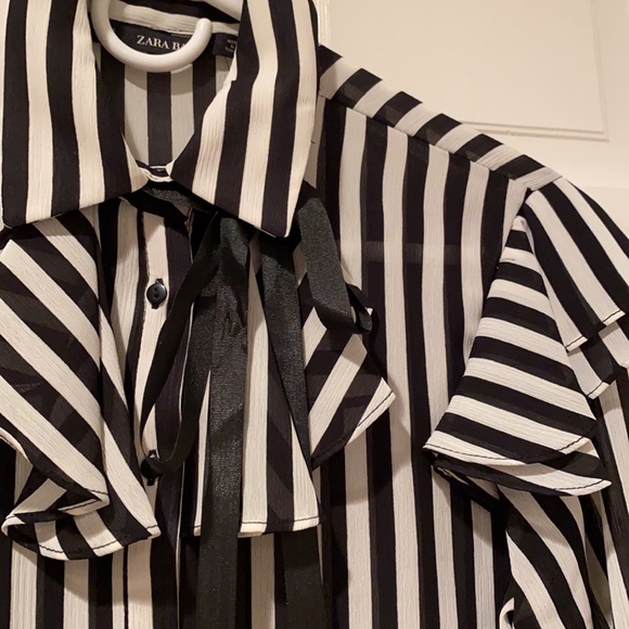 Zara ruffle blouse - Picture 2 of 3